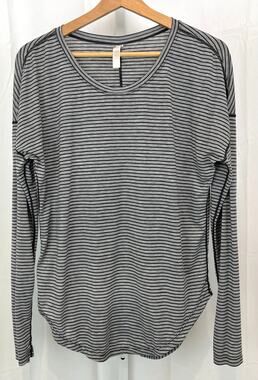 LUCY Activewear Size S Striped Drop Shoulder Long Sleeve Top Gray